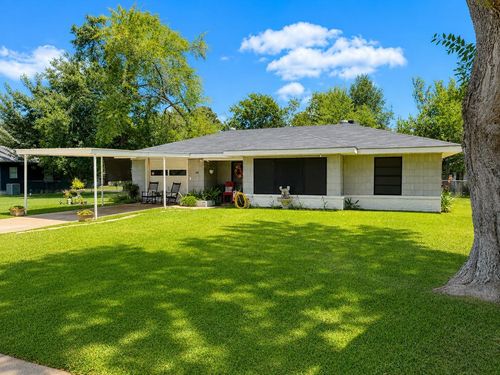 208 W Center St, Eagle Lake, TX, 77434-1307 | Card Image