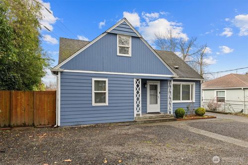 12067 Renton Avenue S, Seattle, WA, 98178 | Card Image