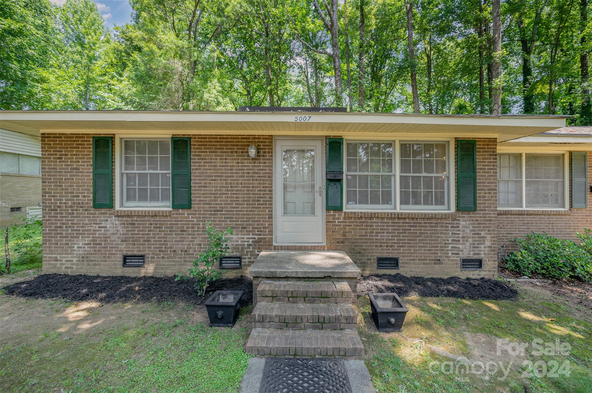 Lakecrest Dr, Charlotte, NC 28215