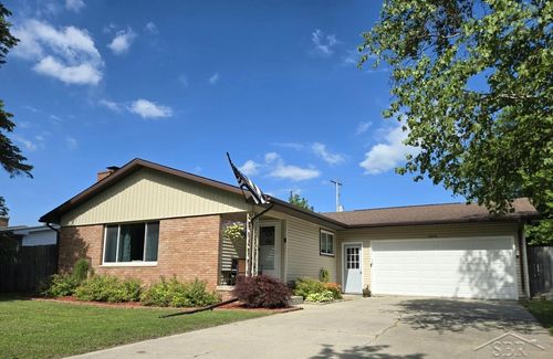 2878 Clayburn Rd, Saginaw, MI, 48603-3162 | Card Image