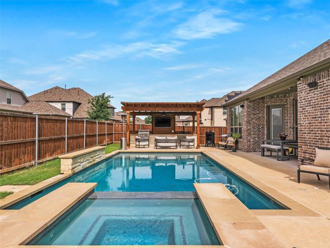 Gorgeous modern style pool! | Image 33
