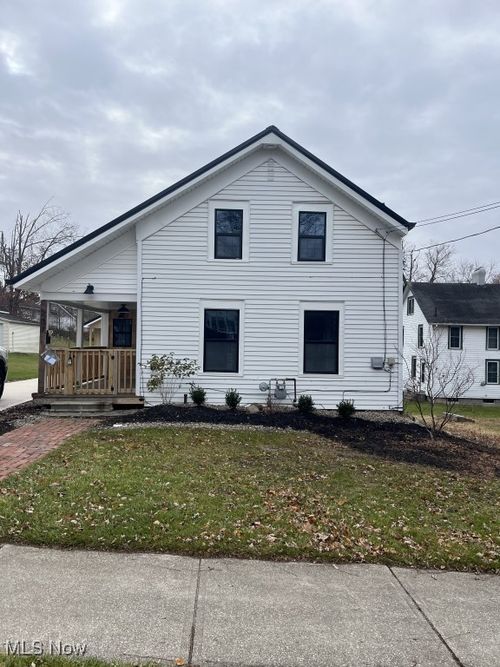 207 Water St, Chardon, OH, 44024-1203 | Card Image