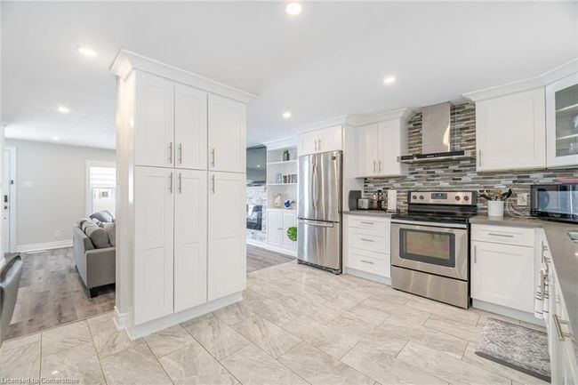 512 Pinetree Cres, House other with 3 bedrooms, 3 bathrooms and 4 parking in Cambridge ON | Image 15