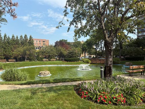 10m-2 Bay Club Dr, Bayside, NY, 11360-2926 | Card Image
