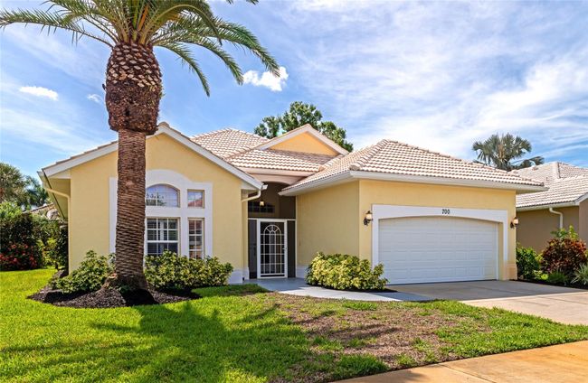 700 Silk Oak Drive, House other with 3 bedrooms, 2 bathrooms and null parking in Venice FL | Image 1