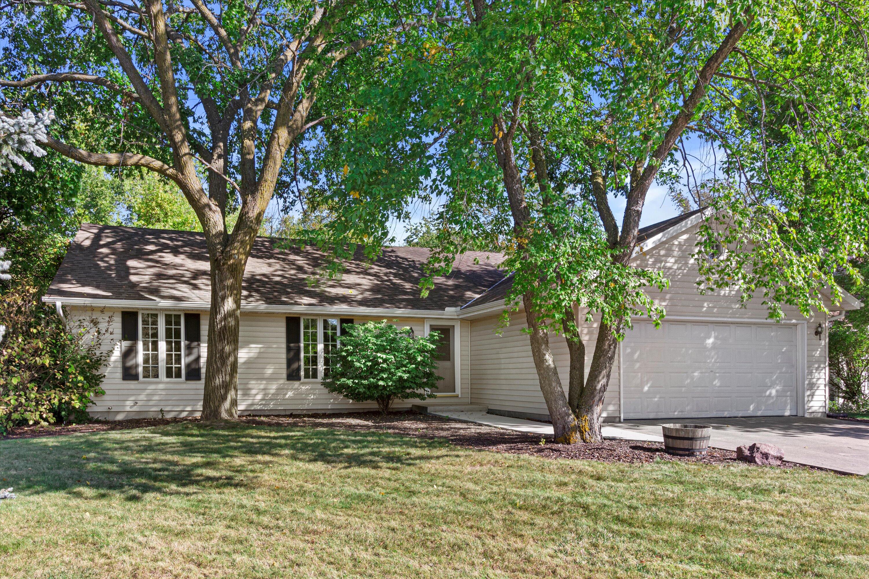Cheryln Dr, Menomonee Falls, WI 53051