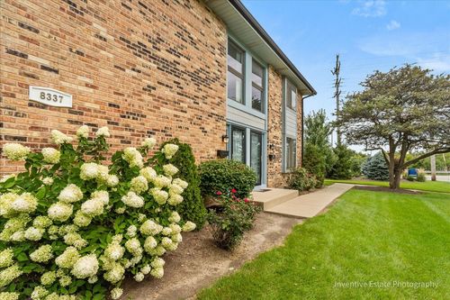 unit-d-8337 Portsmouth Dr, Darien, IL, 60561-8532 | Card Image