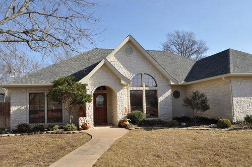 612 W Hackberry St, Fredericksburg, TX, 78624-2600 | Card Image