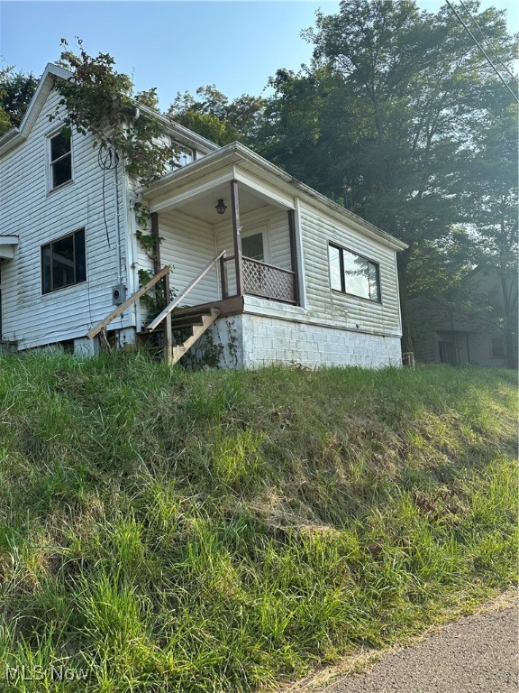 Montana Ave, Chester, WV 26034