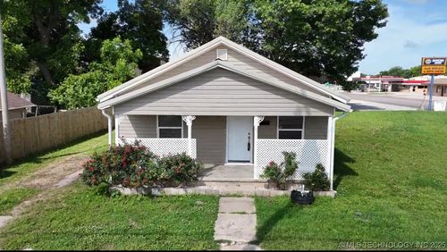 105 S B St, Davis, OK, 73030-2207 | Card Image