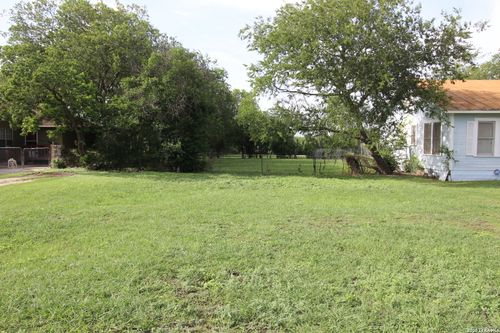 555 Menefee Blvd, San Antonio, TX, 78207-7835 | Card Image