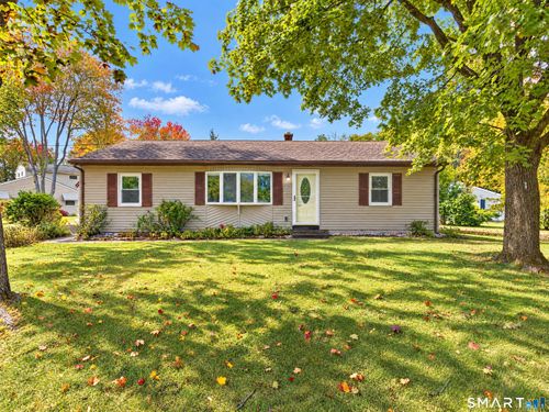 1 Richard Way, East Haven, CT, 06512-1335 | Card Image