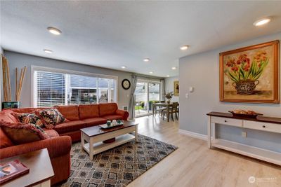 F-14 - 15212 Ne 8th Street, Condo with 3 bedrooms, 1 bathrooms and 1 parking in Bellevue WA | Image 2