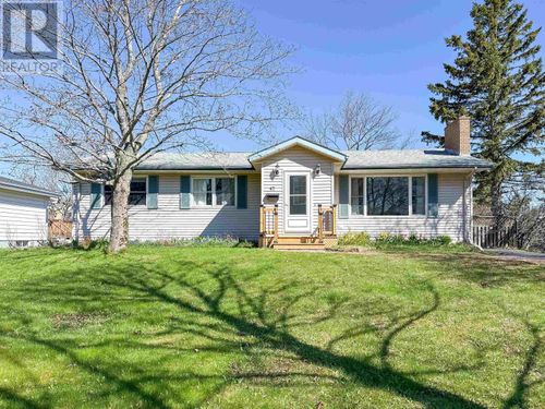 47 Emerald Dr, Charlottetown, PE, C1A2Y5 | Card Image