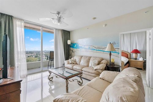 1608-625 Casa Loma Blvd, Boynton Beach, FL, 33435-4151 | Card Image