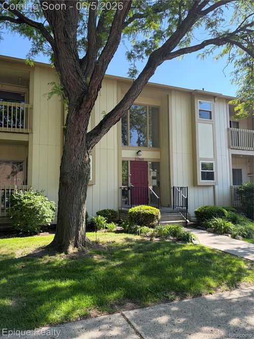 14-27840 Berrywood Ln, Farmington Hills, MI, 48334-4054 | Card Image
