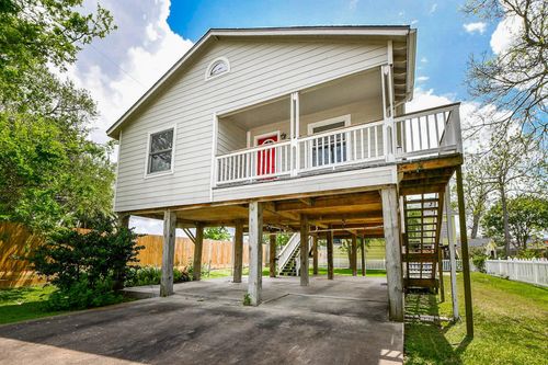 704 6th St, Kemah, TX, 77565-2919 | Card Image