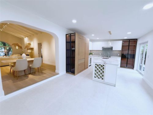 775 Ne 76th St, Miami, FL, 33138-5272 | Card Image