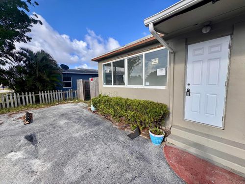 2513 Avenue E, Riviera Beach, FL, 33404-4438 | Card Image
