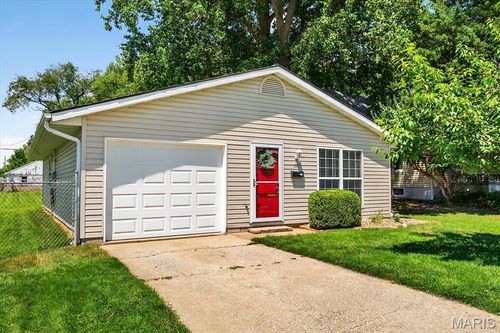 117 1st Ave, Edwardsville, IL, 62025-2552 | Card Image