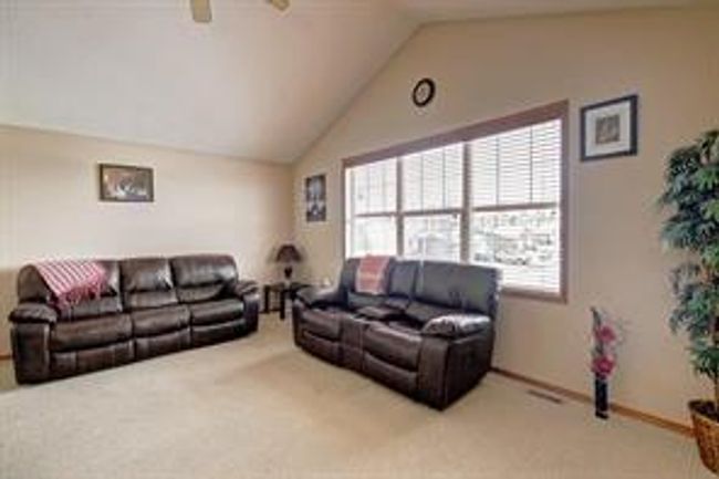384 New Brighton Dr Se, House detached with 4 bedrooms, 3 bathrooms and 4 parking in Calgary AB | Image 10
