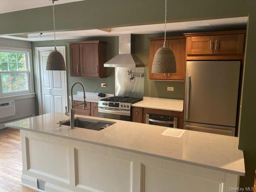 126-2 Colonial Rd, Beacon, NY, 12508-1757 | Card Image