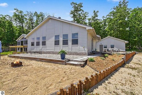 2280 Bliss Ln, National City, MI, 48748-9426 | Card Image