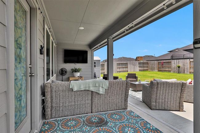 Covered patio. | Image 34