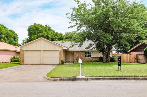 3321 Old Hickory Trl, Forest Hill, TX, 76140-1813 | Card Image