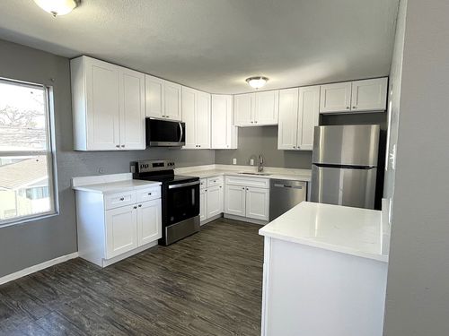 2107 Knoll Crest Dr, Arlington, TX, 76014-3636 | Card Image