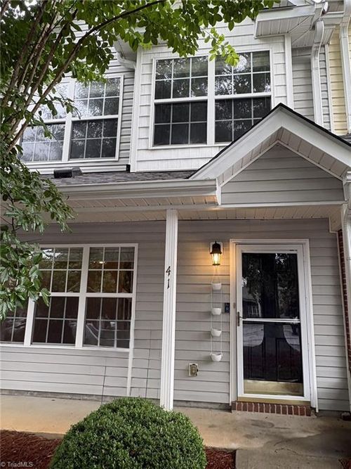 41 Tannenbaum Cir, Greensboro, NC, 27410-9686 | Card Image