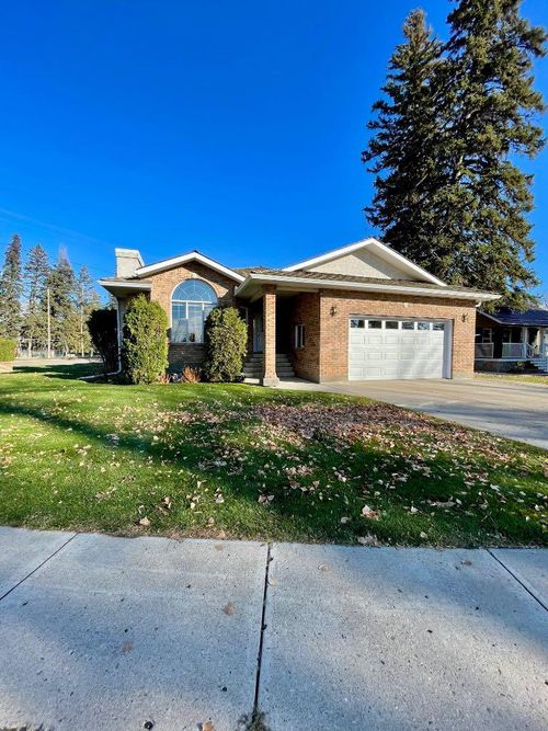 4 Evergreen Park Close W, Brooks, AB, T1R0A9 | Card Image