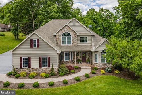 615 Blue Lake Rd, DENVER, PA, 17517-9520 | Card Image