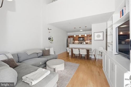 313-1 Academy Cir, PHILADELPHIA, PA, 19146-5237 | Card Image