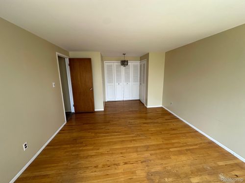 unit-3-8211 Karam Blvd, Warren, MI, 48093-2122 | Card Image