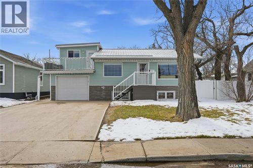 827 Duffield St W, Moose Jaw, SK, S6H5J6 | Card Image