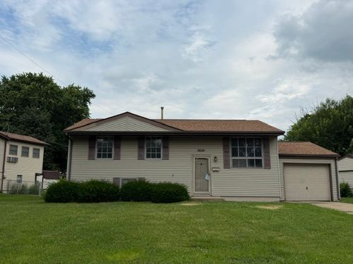 3620 Hummingbird Dr, Decatur, IL, 62526-2230 | Card Image