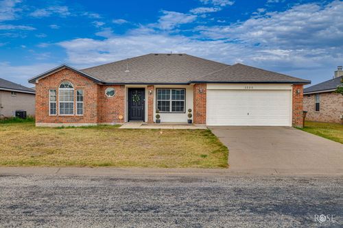 1223 Wallace Ln, San Angelo, TX, 76905-2325 | Card Image