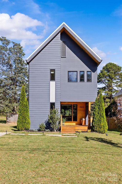 2553 Elkwood Cir, Charlotte, NC, 28205-2117 | Card Image