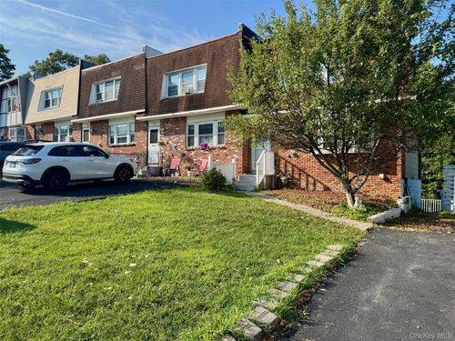 56 Chaucer Ct, Middletown, NY, 10941-1802 | Card Image