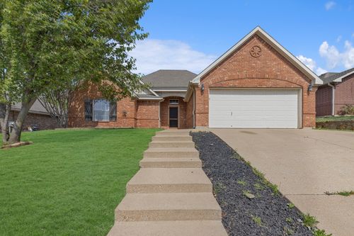 2432 Castle Pines Dr, Burleson, TX, 76028-7898 | Card Image