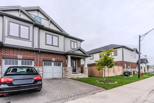 17 Severino Cir, Smithville, ON, L0R2A0 | Card Image