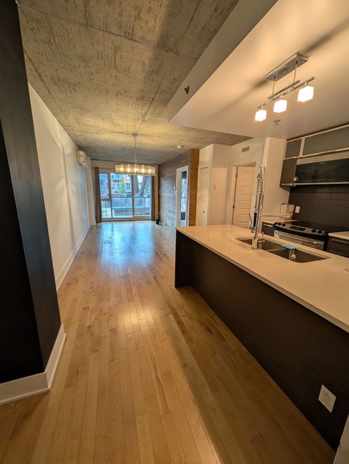 204-225 Rue De La Montagne, Montréal, QC, H3C2A6 | Card Image