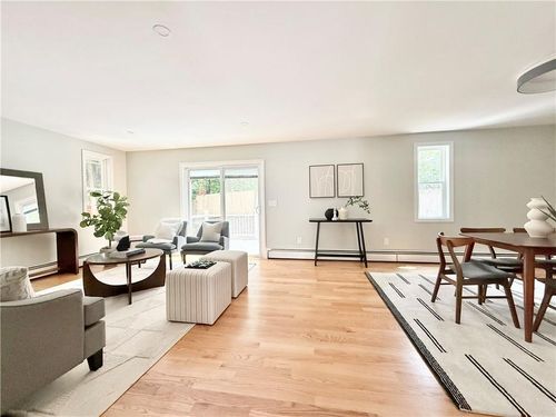 7 Simmons Rd, Barrington, RI, 02806-2507 | Card Image