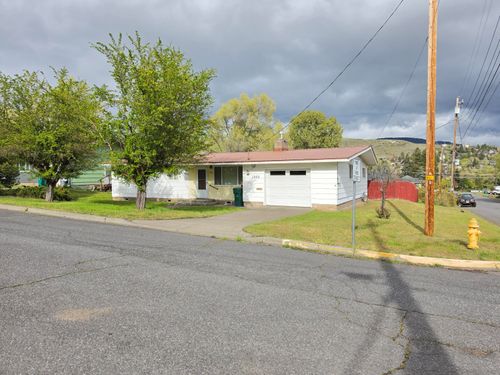 1905 Lancaster Ave, Klamath Falls, OR, 97601-2143 | Card Image