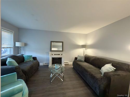 2 Coll Hollow Rd, Poughkeepsie, NY, 12601-6209 | Card Image