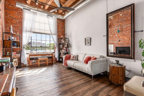 211-570 S Front St, Columbus, OH, 43215-5823 | Card Image