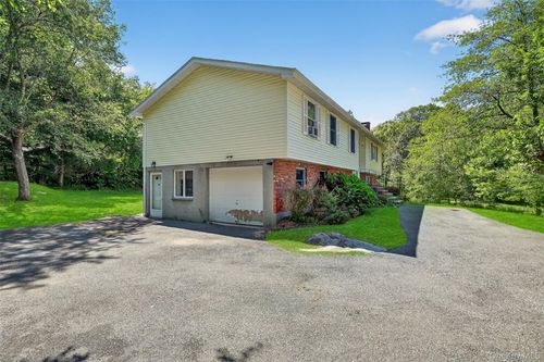 7 Kentwood Dr, Carmel, NY, 10512-4032 | Card Image