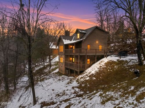 3542 Country Pines Way, Sevierville, TN, 37876-8782 | Card Image