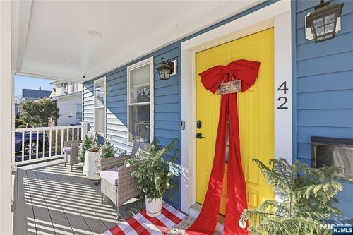 42 S Demarest Ave, Bergenfield, NJ, 07621-2010 | Card Image